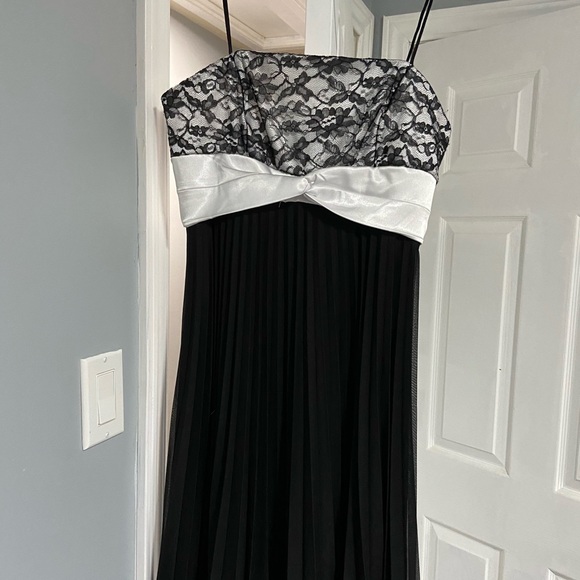Formal ladies short dress - Picture 1 of 5